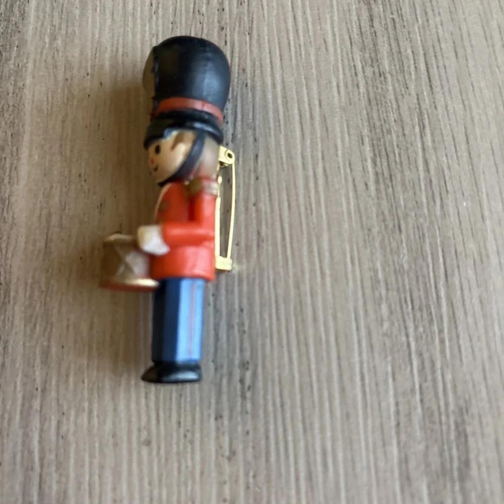 Vintage Hallmark Cards Marked Plastic Toy Soldier Drummer Christmas Holiday Pin
